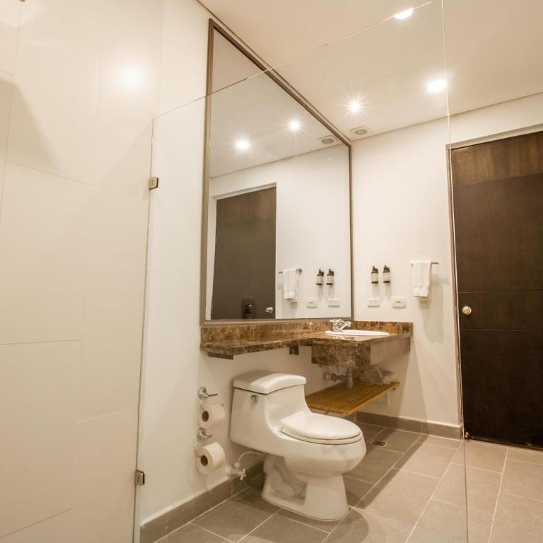Best Western Plus Hotel San Diego - King Suite - Non-Smoking - 5
