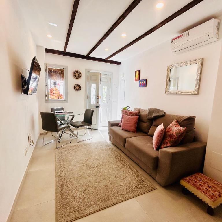 Fabulous 2 bed-townhouse with large rooftop! - Casa Unifamiliar de 2 dormitorios - 6