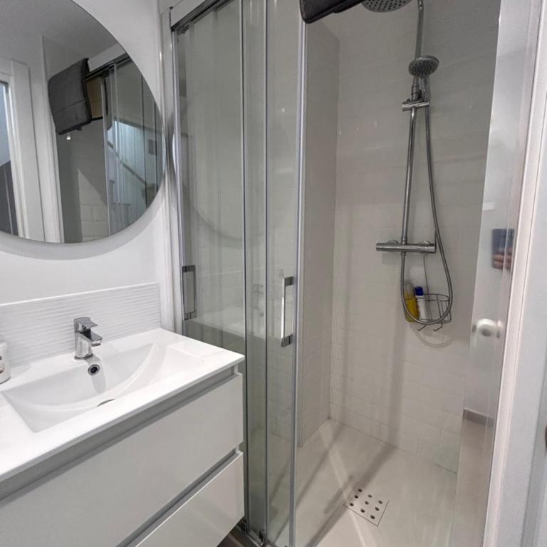 Fabulous 2 bed-townhouse with large rooftop! - Casa Unifamiliar de 2 dormitorios - 4
