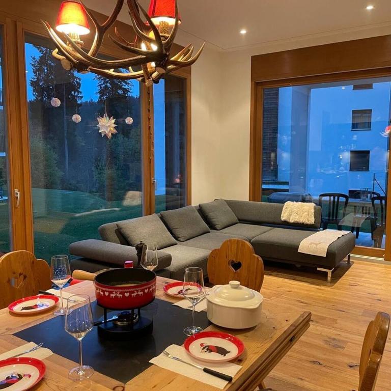 Stylish Modern Family Apartment close to the lifts - Apartment - 9