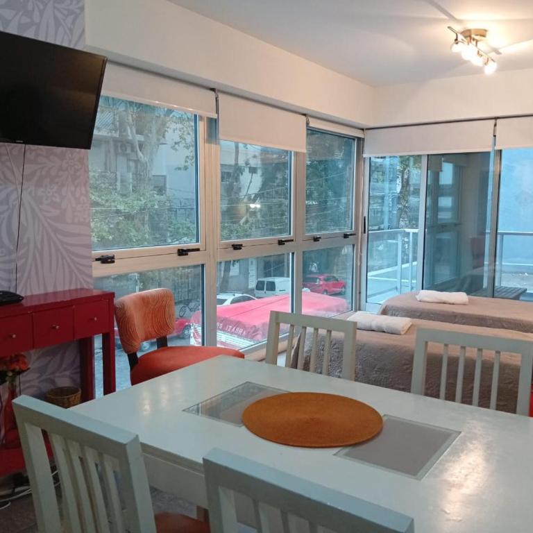 Moderno edificio con Balcon, Pileta y Seguridad 24hs - Apartamento de 1 dormitorio - 8