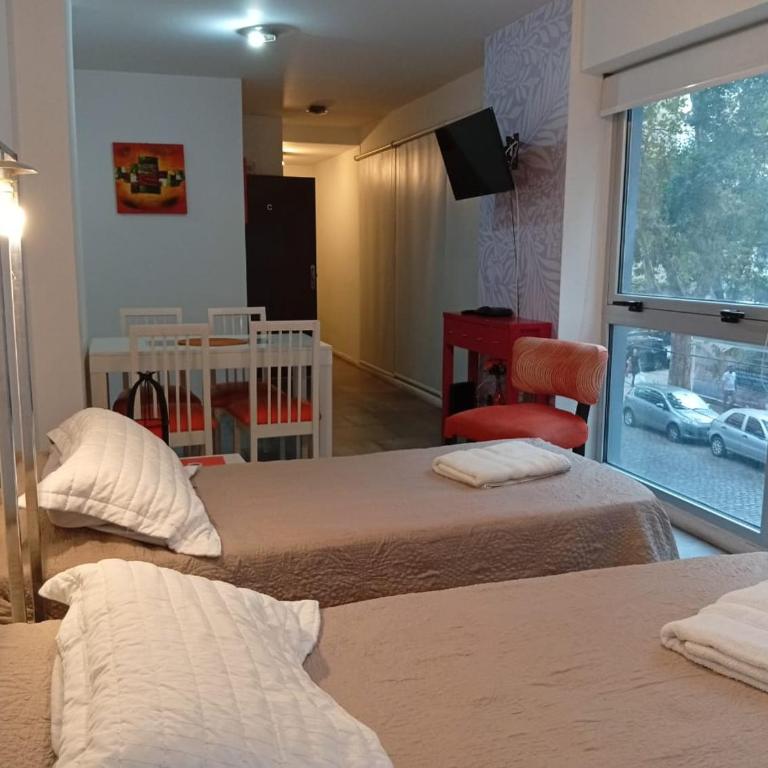 Moderno edificio con Balcon, Pileta y Seguridad 24hs - Apartamento de 1 dormitorio - 12
