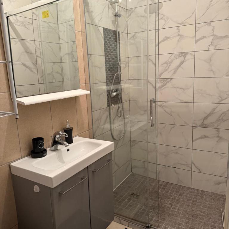 Appartement moderne et chaleureux - One-Bedroom Apartment - 6