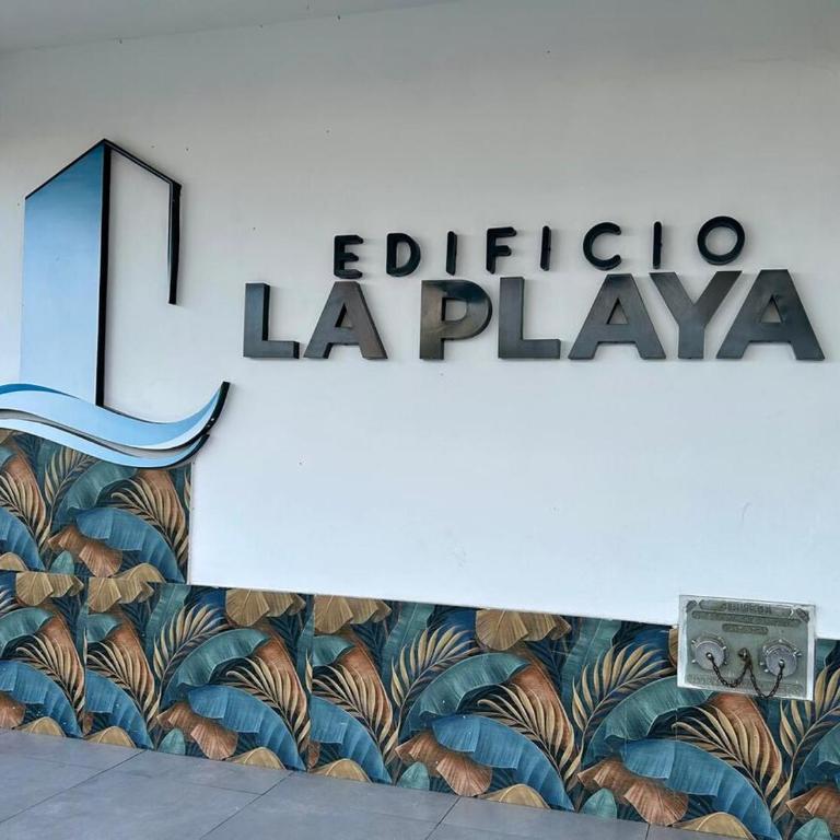 Departamento frente al mar en el Edificio La Playa - Three-Bedroom Apartment - 19