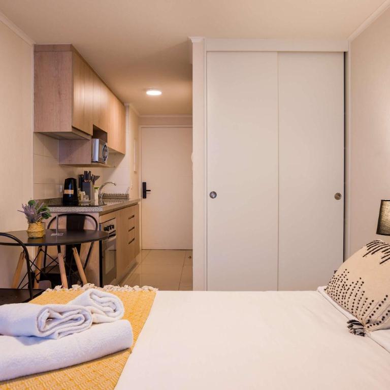 Modern Urban Studio in Santa Lucia Prime Location - Studio - 8