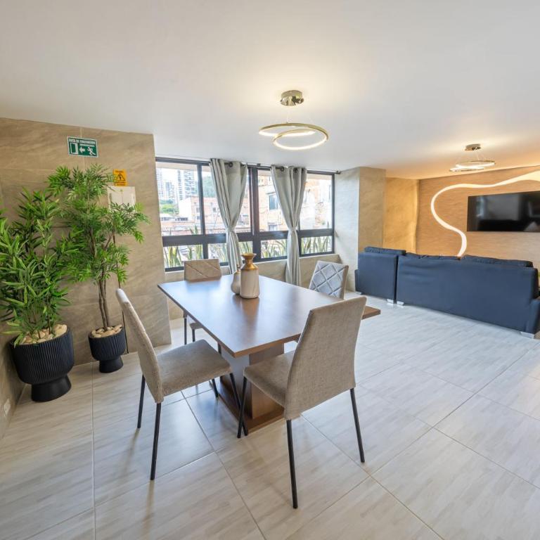 3 bedroom apartment, one block from lleras park p12 in medellin - Three-Bedroom Apartment - 1