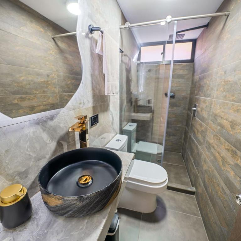 3 bedroom apartment, one block from lleras park p12 in medellin - Three-Bedroom Apartment - 7