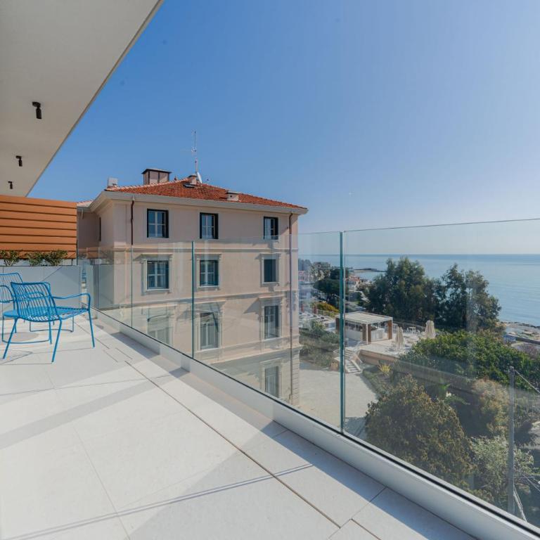 Hotel Villa Levi - Suite mit Kingsize-Bett und Meerblick - 13