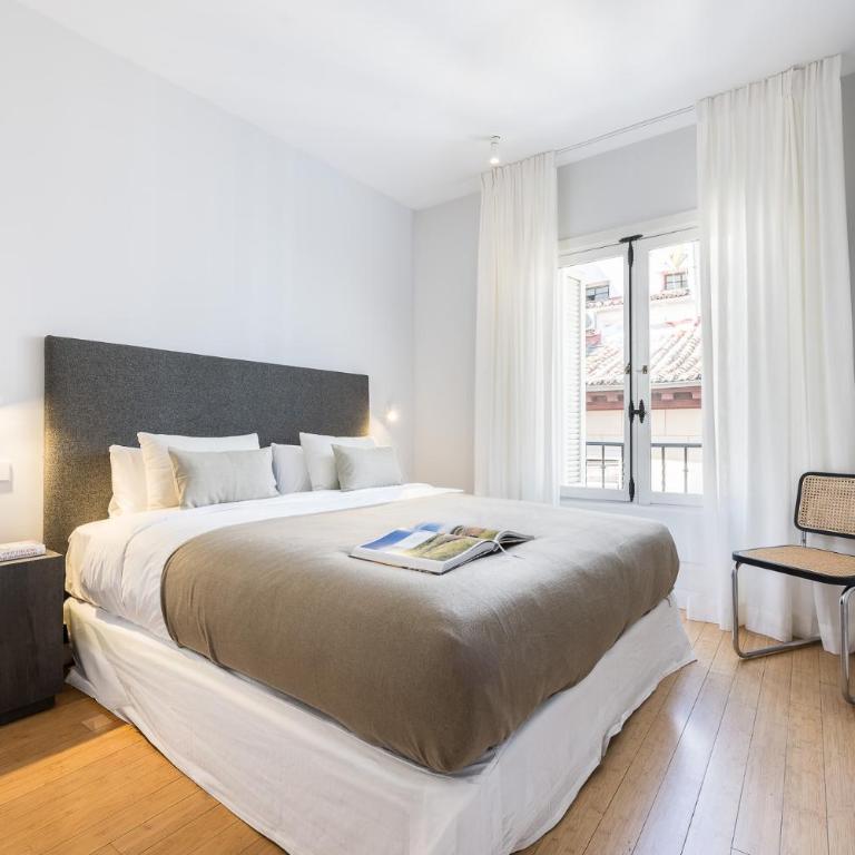 Edmond Vibes Plaza de España Suites - Apartamento Deluxe de 3 dormitorios - 5