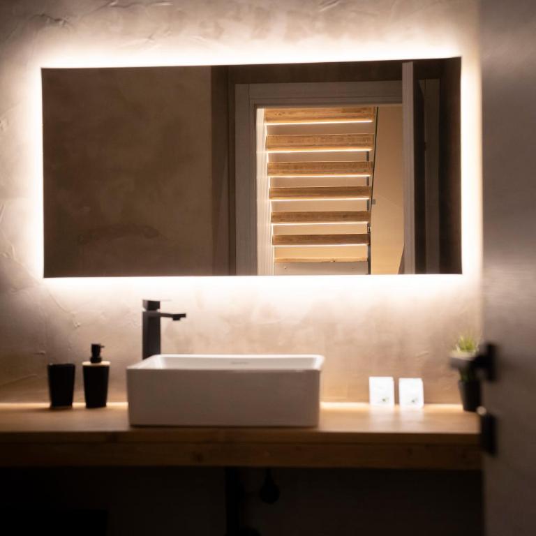 Suite 28 - One-Bedroom Apartment - 13