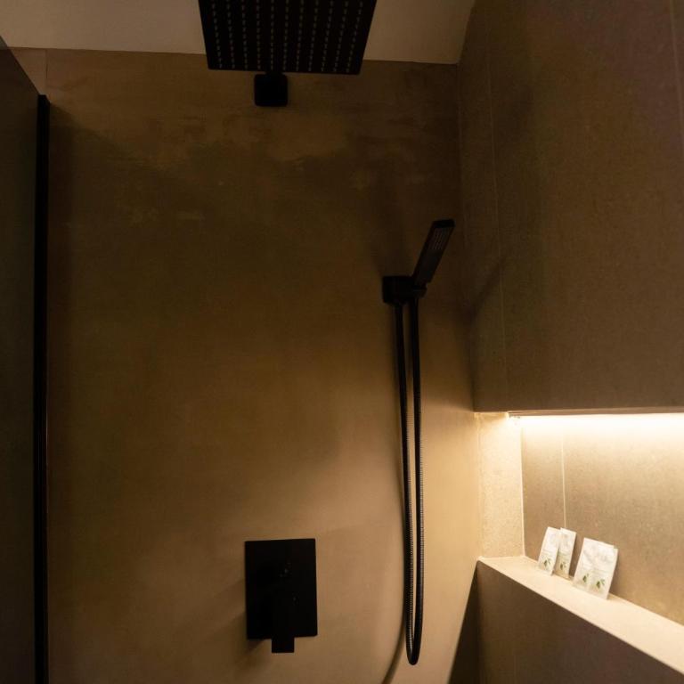 Suite 28 - One-Bedroom Apartment - 19