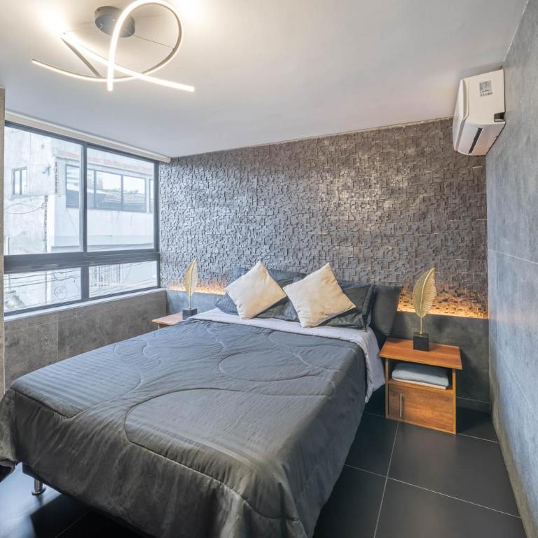 3 bedroom apartment, one block from lleras park p12 in medellin - Three-Bedroom Apartment - 4