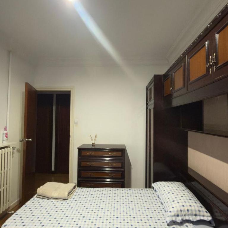 Habitación Luminosa a 10 minutos del centro y San Fermín - Twin Room with Shared Bathroom - 5