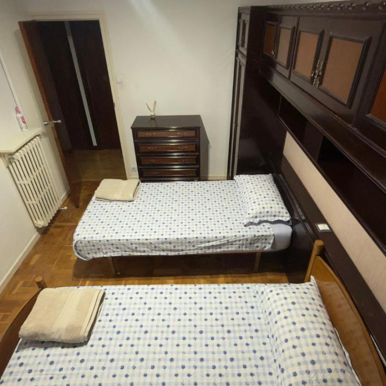 Habitación Luminosa a 10 minutos del centro y San Fermín - Twin Room with Shared Bathroom - 4