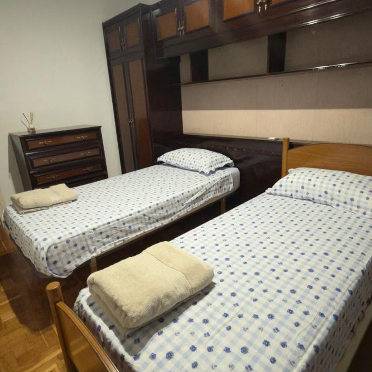 Habitación Luminosa a 10 minutos del centro y San Fermín - Twin Room with Shared Bathroom - 2