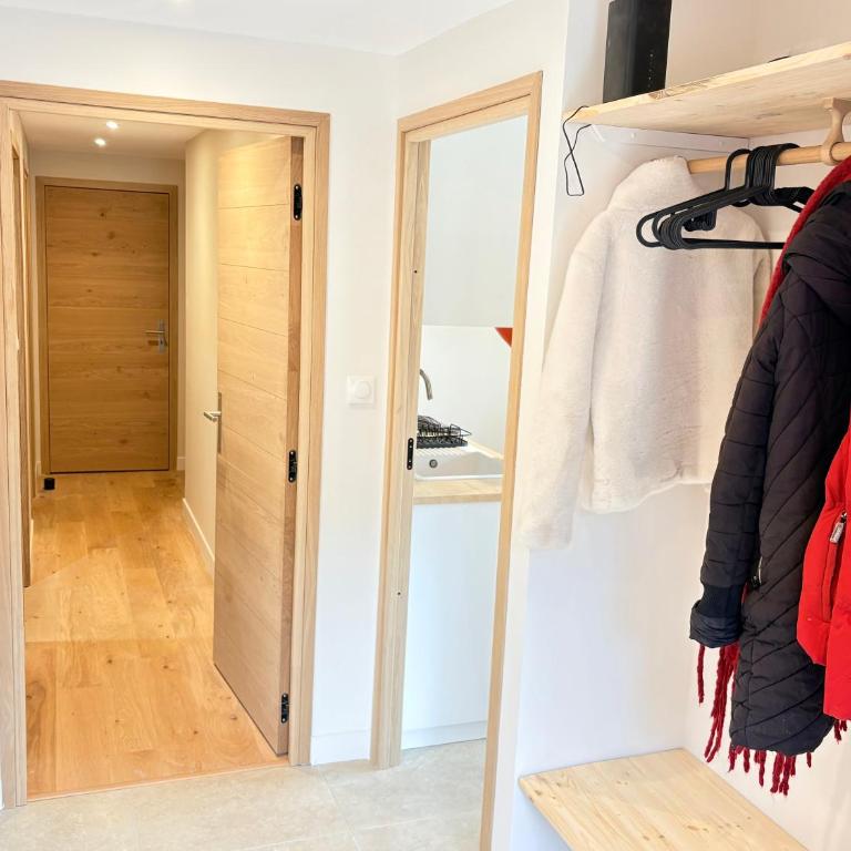Chalet familial au pied des randonnées - Appartement rénové en rdc proche du centre - Linge inclus - Appartamento con 3 Camere da Letto - 14