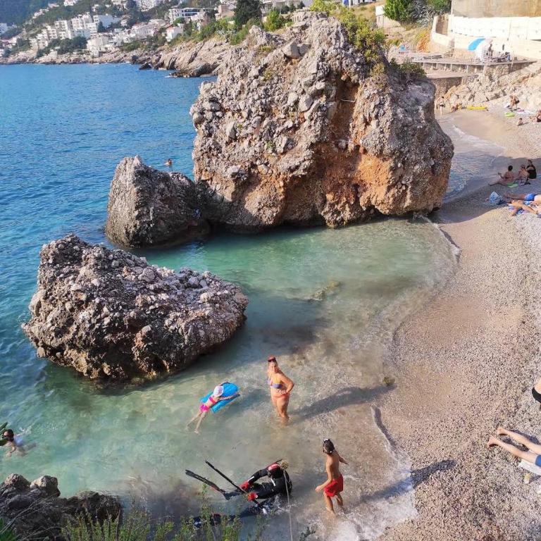 Sunny Villa - Three-Bedroom Villa - 2