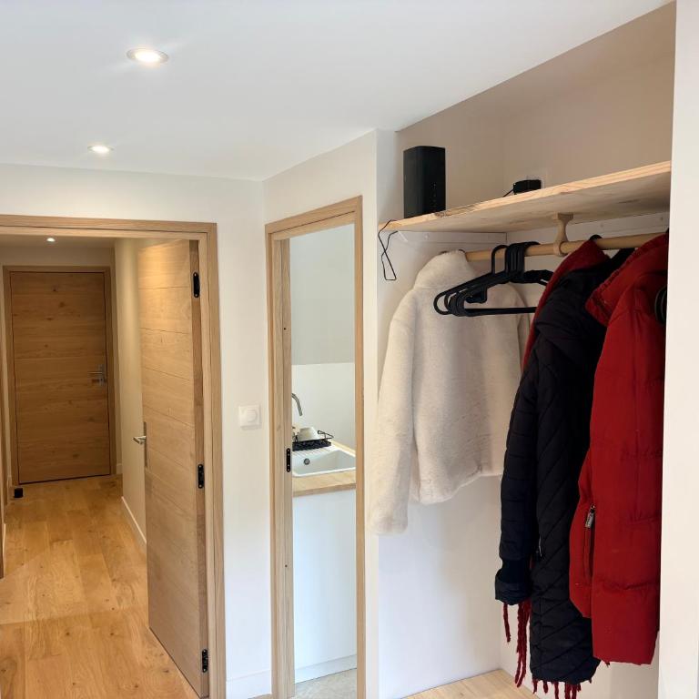 Chalet familial au pied des randonnées - Appartement rénové en rdc proche du centre - Linge inclus - Appartamento con 3 Camere da Letto - 29