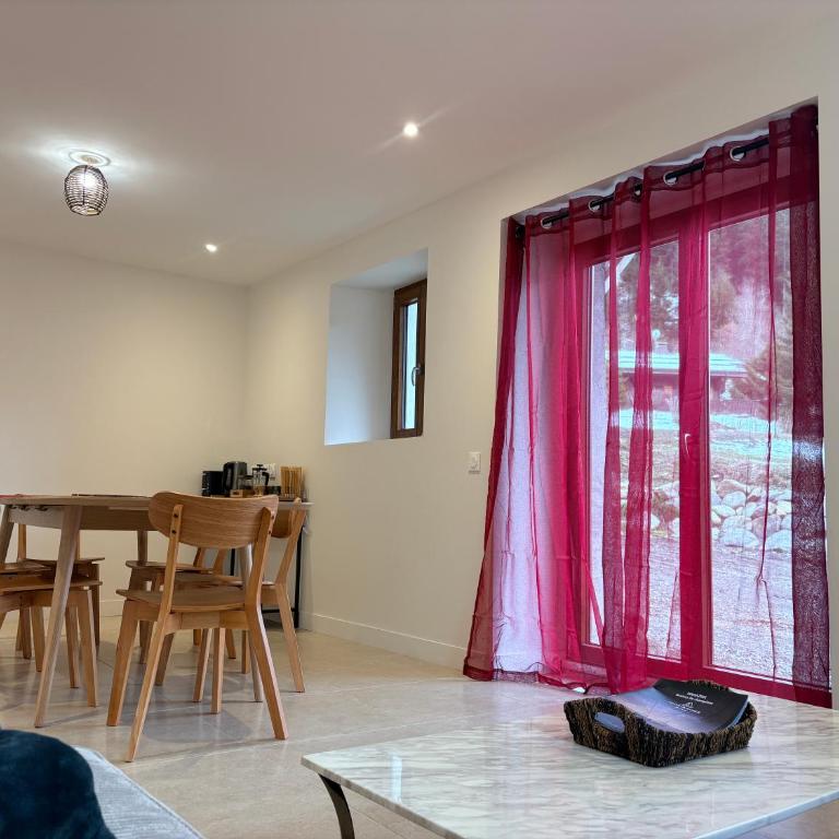 Chalet familial au pied des randonnées - Appartement rénové en rdc proche du centre - Linge inclus - Appartamento con 3 Camere da Letto - 28