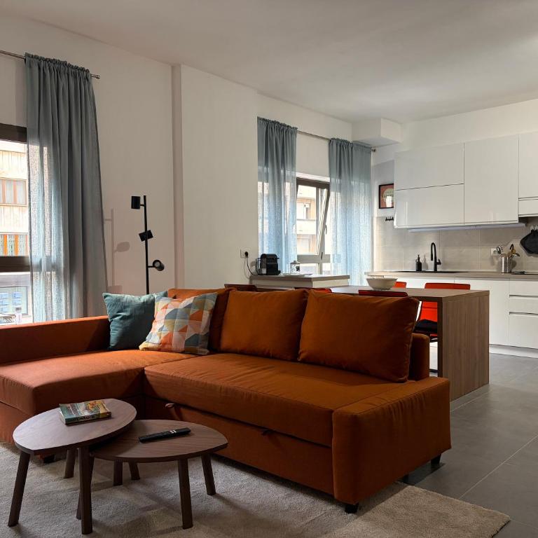 Numero 5 - Modern 2BR Steps to Arno River & 12 min to Tower - Appartamento con 2 Camere da Letto - 1
