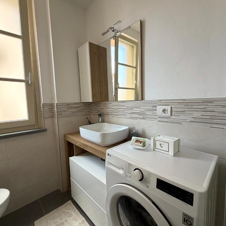 Numero 5 - Modern 2BR Steps to Arno River & 12 min to Tower - Appartamento con 2 Camere da Letto - 18