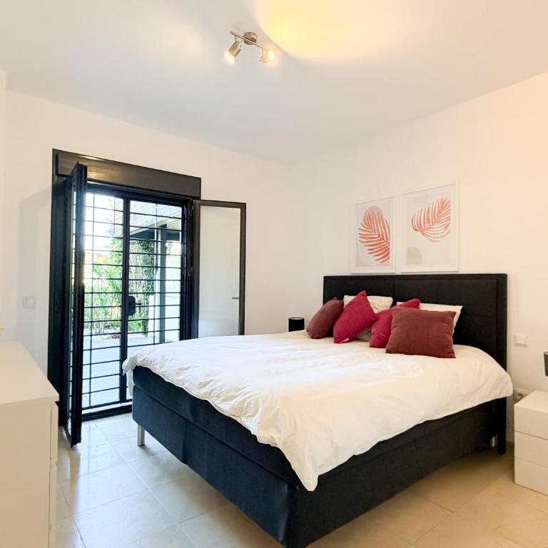 Luxury 2BR Apartment near Marbella & Puerto Banus Pool, Padel, Parking - Apartamento de 2 dormitorios - 5