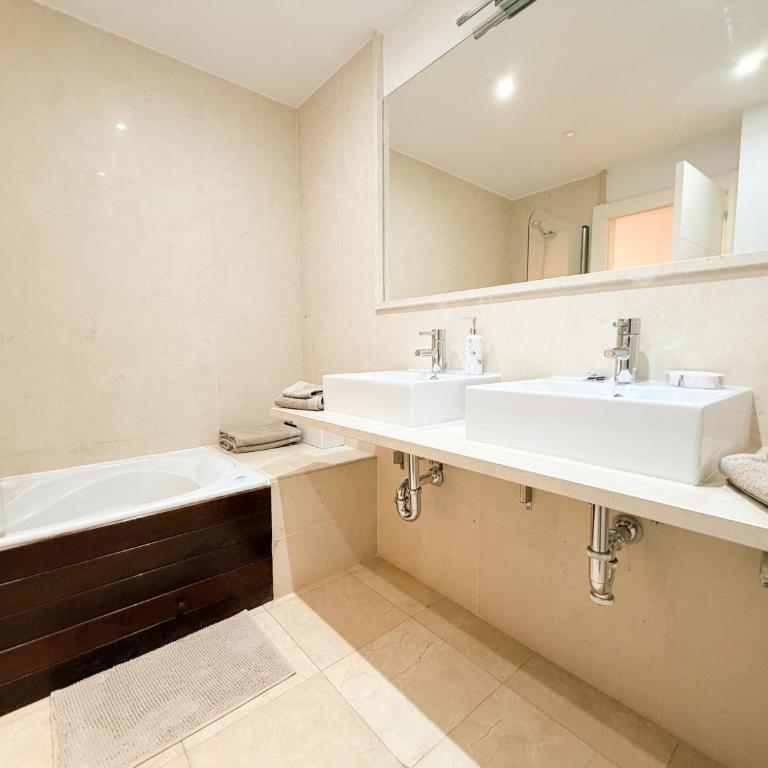 Luxury 2BR Apartment near Marbella & Puerto Banus Pool, Padel, Parking - Apartamento de 2 dormitorios - 6