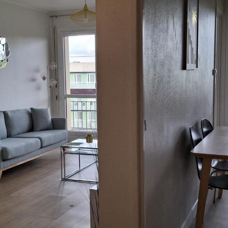 4 bedrooms - 2 bathrooms - Parking and balcony - Apartment - 14