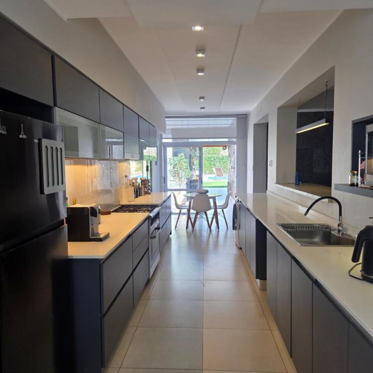 Espectacular Casa con pileta y jacuzzi - Three-Bedroom Townhouse - 15
