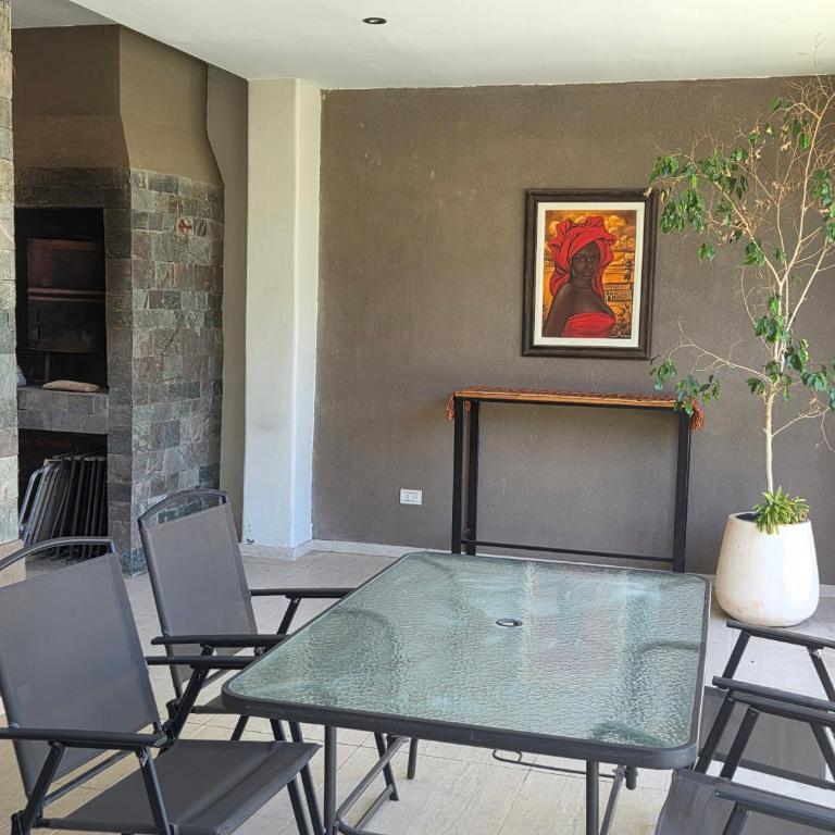 Espectacular Casa con pileta y jacuzzi - Three-Bedroom Townhouse - 21