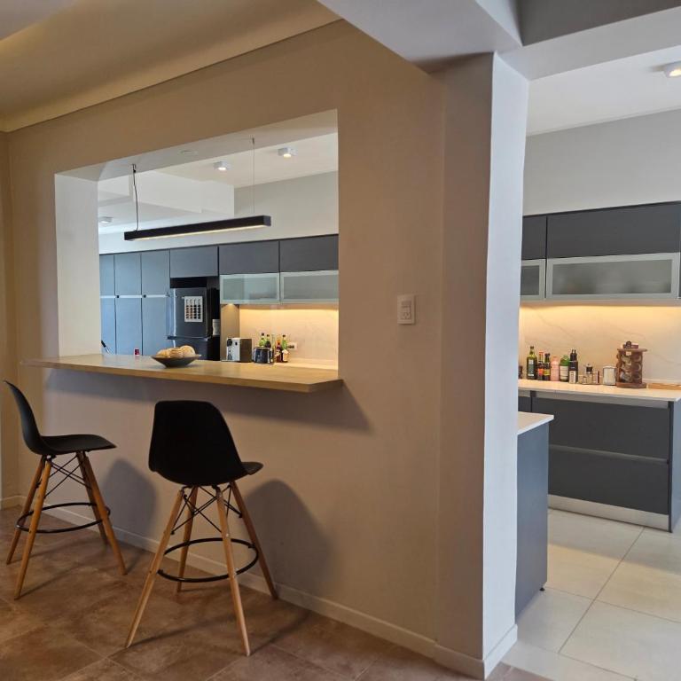 Espectacular Casa con pileta y jacuzzi - Three-Bedroom Townhouse - 26