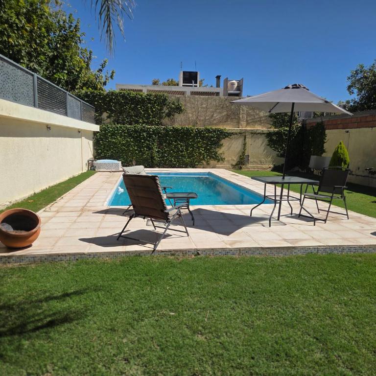 Espectacular Casa con pileta y jacuzzi - Three-Bedroom Townhouse - 28