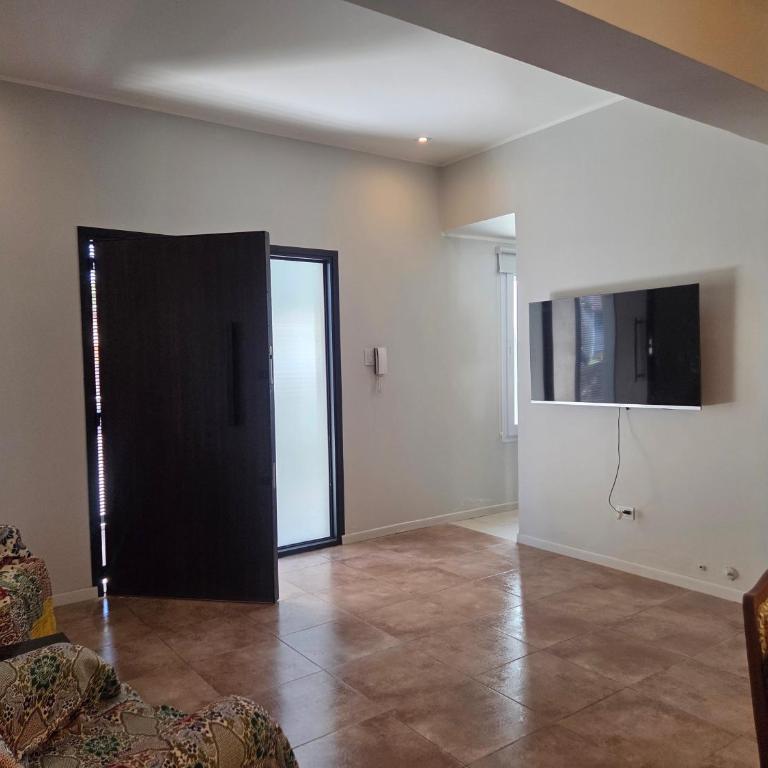 Espectacular Casa con pileta y jacuzzi - Three-Bedroom Townhouse - 29