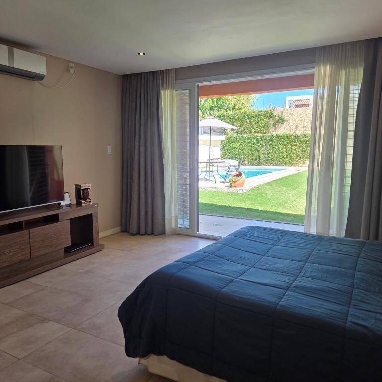 Espectacular Casa con pileta y jacuzzi - Three-Bedroom Townhouse - 32