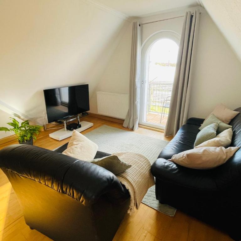 Giebelglück - 3 Zimmer, direkt an der UniKlinik, 2 Schlafzimmer, 4 Gäste, WLAN - Apartment mit 2 Schlafzimmern und Balkon - 45