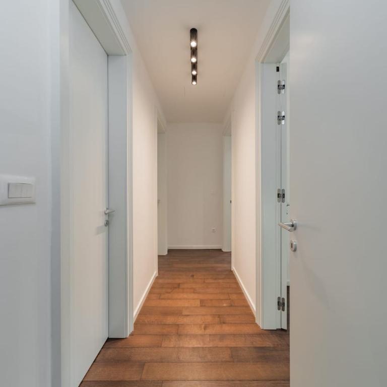 Dedinje Luxury Apartment with Spa & Garage - Apartman sa 2 Spavaće Sobe - 19