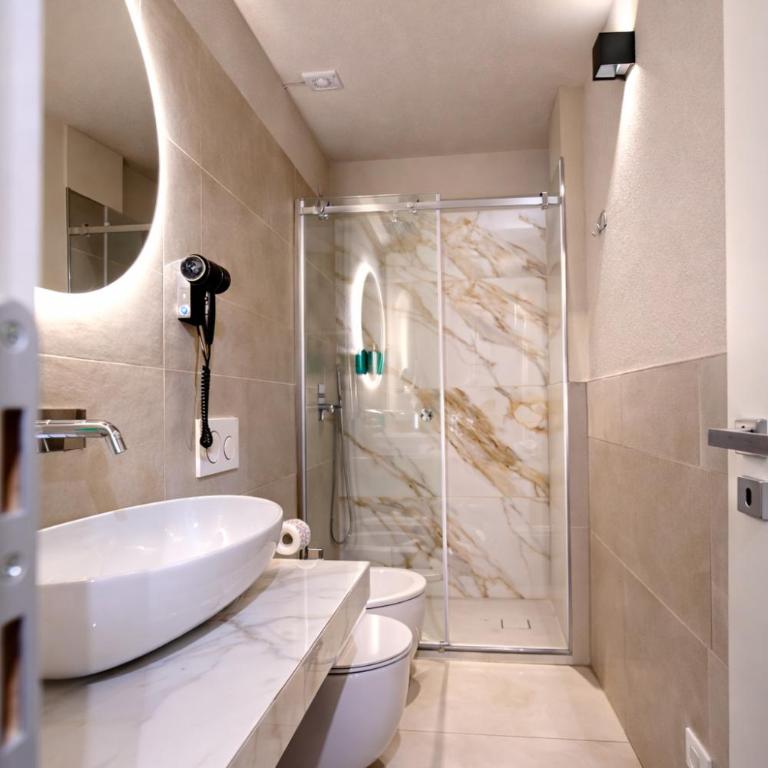 Hotel PI Arte Exclusive Suite - Camera Matrimoniale Deluxe con Balcone - 21