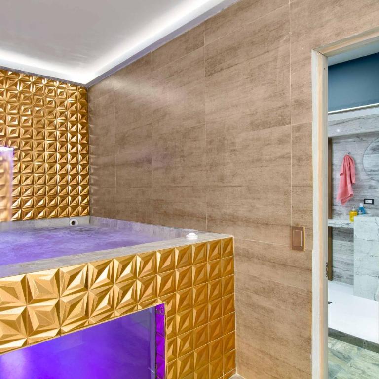 Provenza! Golden Jacuzzi - 5BR only 1 Block from lleras - Apartment - 3