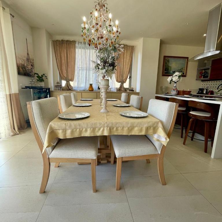 Beautiful condo 2bed, 3bath, pools and city views! - Apartamento de 2 dormitorios - 4