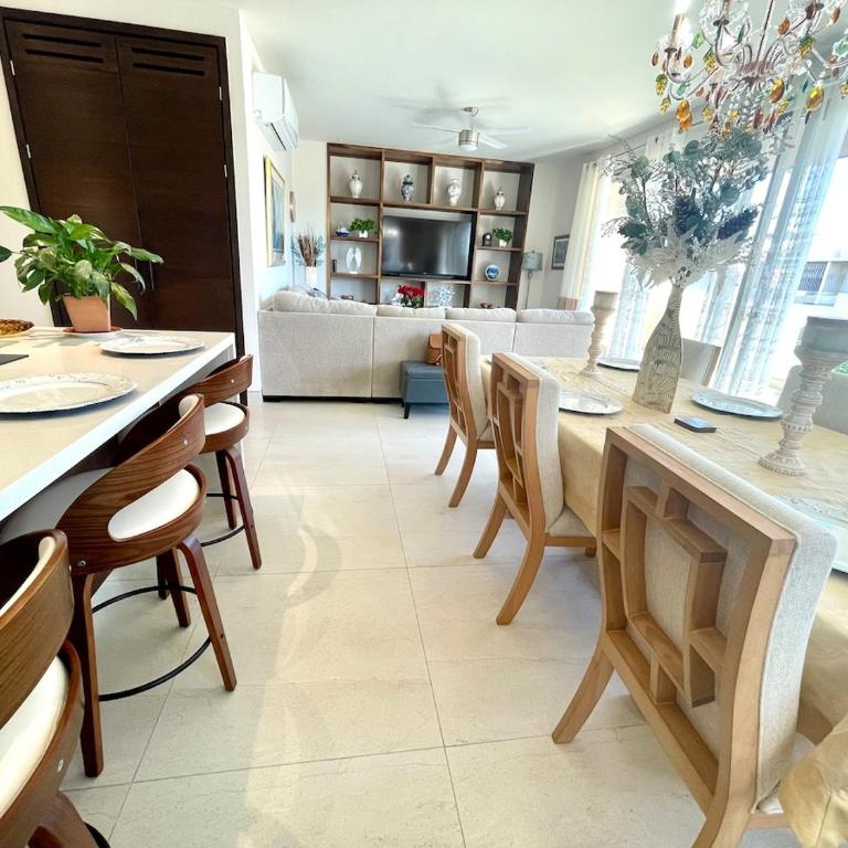 Beautiful condo 2bed, 3bath, pools and city views! - Apartamento de 2 dormitorios - 8