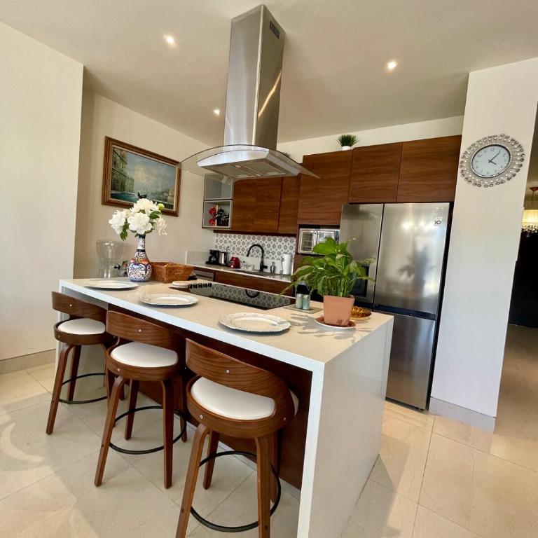 Beautiful condo 2bed, 3bath, pools and city views! - Apartamento de 2 dormitorios - 23