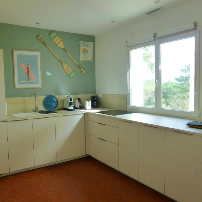 House with breathtaking view of the lake - Four-Bedroom Vacation Home - 18