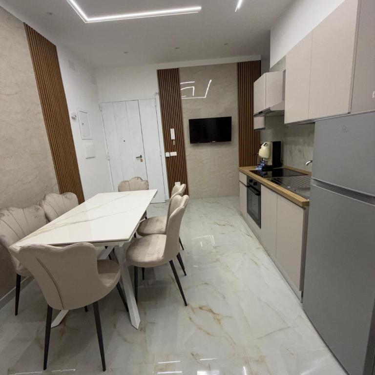 Umberto Golden House - Appartamento con 2 Camere da Letto - 93