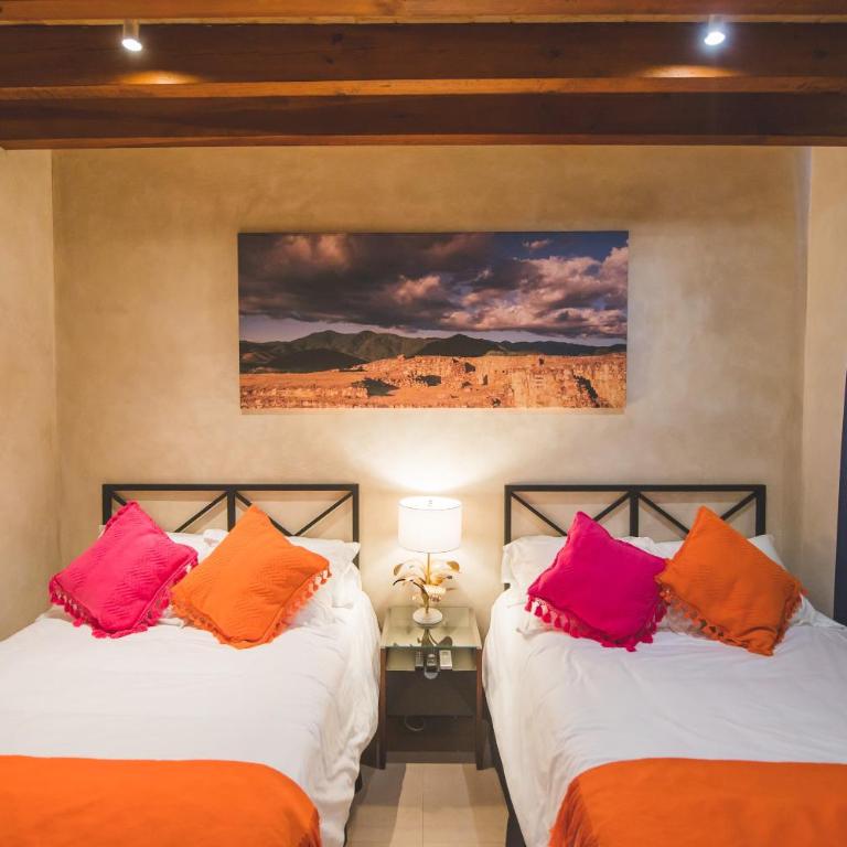 COSIJOPI · Spacious Colonial Home with Terrace - Casa - 35