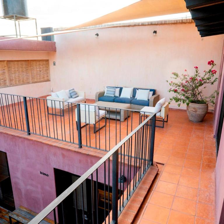 REGIONES - ISTMO · ASpacious 3 Bedroom Apt Upper Room - Apartamento - 32