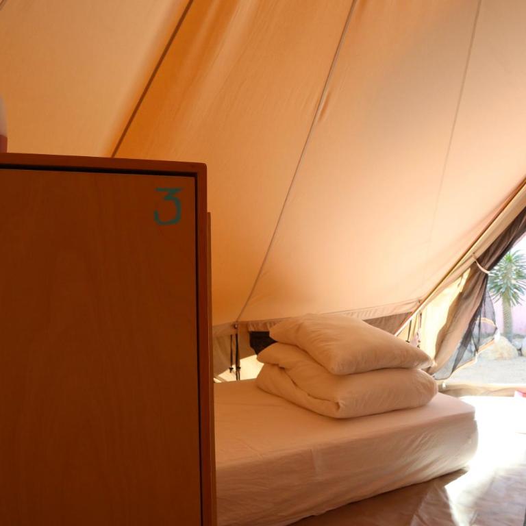 Whale Tales Hostel - Bed in 4-Bed Mixed Dormitory Room - 12