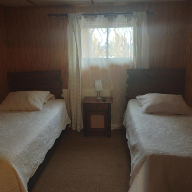 Hostal Lejana Patagonia - Twin Room with Private Bathroom - 2