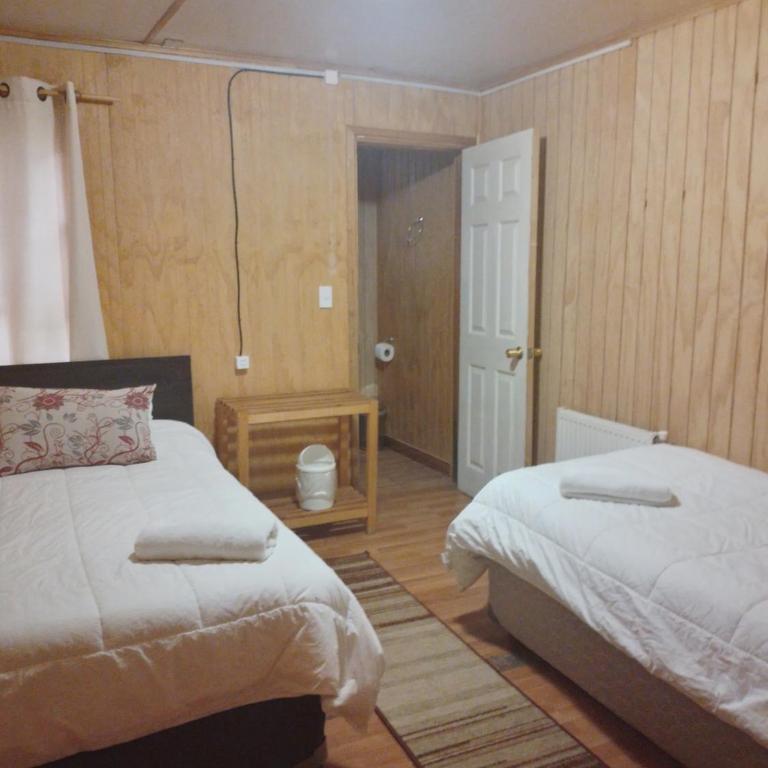 Hostal Lejana Patagonia - Twin Room with Private Bathroom - 3