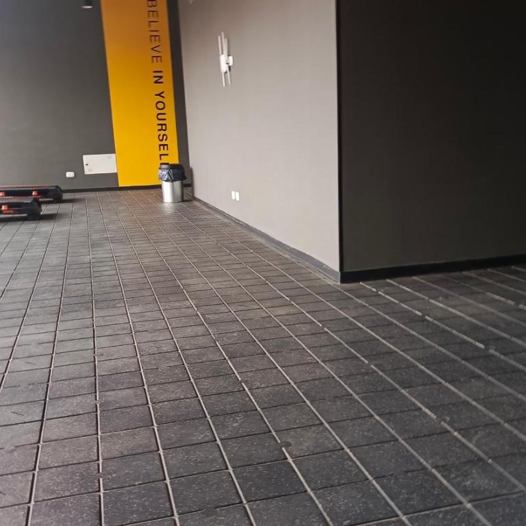 Loft Moderno con Vista a Monserrate, Cerca a Corferias Embajada USA y CAS, Petfriendly , con Parking, Centro historico y Candelaria - One-Bedroom Apartment - 76