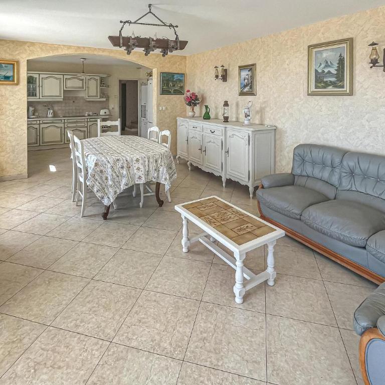 Awesome Home In Cavalaire - Maison 3 Chambres - 1